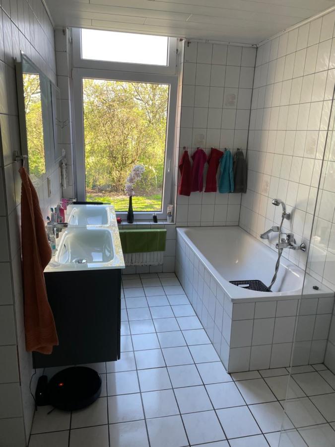 Schlafen Neben Den Kleinen Kaelbchen Im Kaelberiglu Bingum Extérieur photo